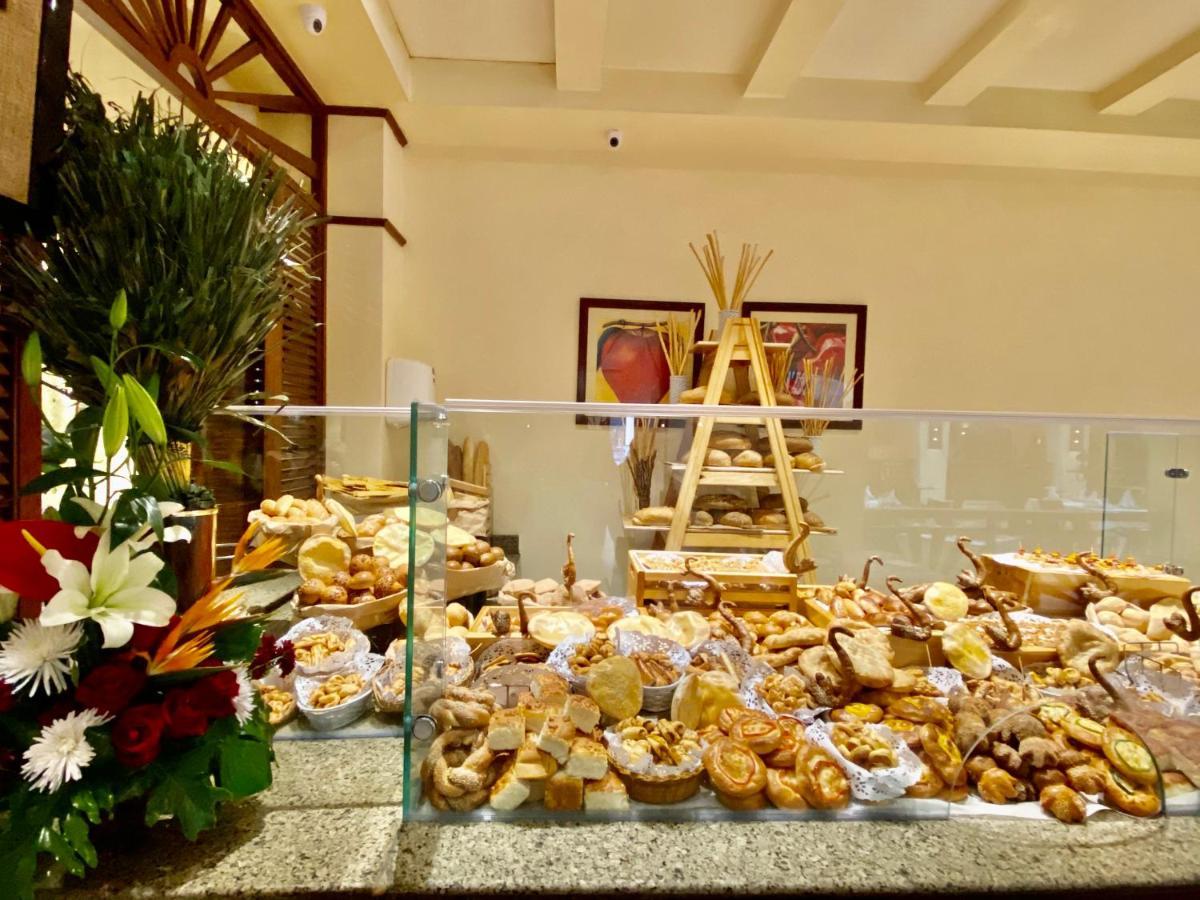 Sharm Grand Plaza Resort - Families And Couples Only Εξωτερικό φωτογραφία A display of various breads at a buffet