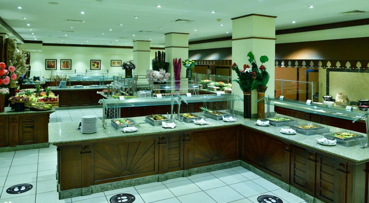 Sharm Grand Plaza Resort - Families And Couples Only Εξωτερικό φωτογραφία A buffet at a hotel